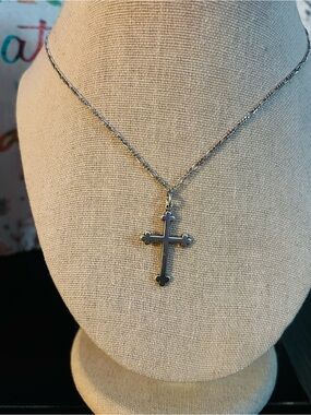 Retired James Avery budded
Cross pendant